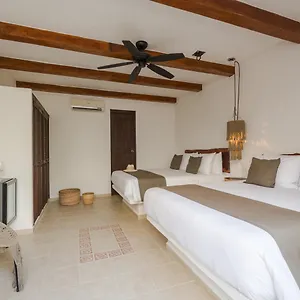 Banana Boutique & - 5th Av Playa del Carmen